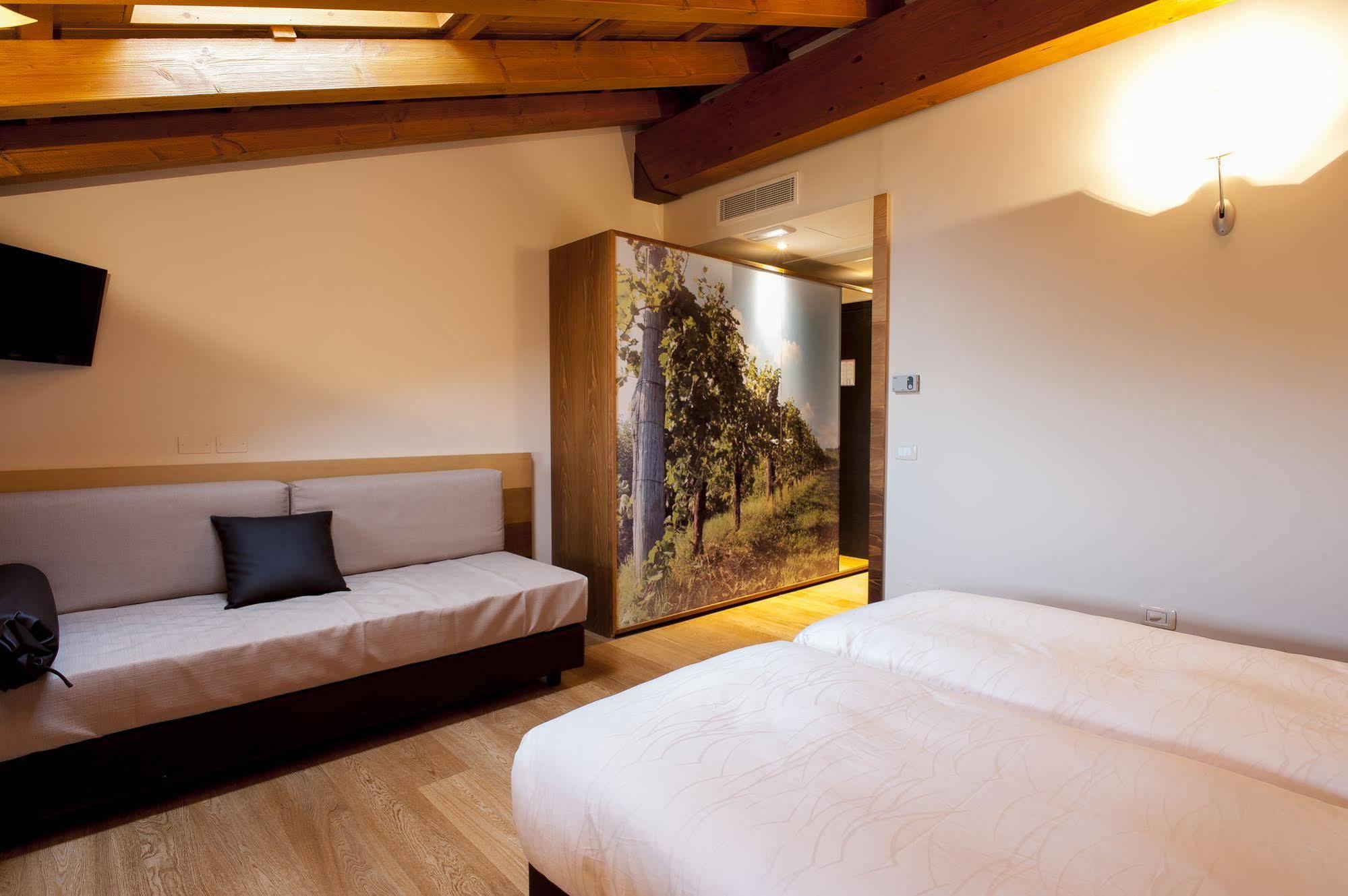Elliot Osteria E Dormire In Collina Manzano المظهر الخارجي الصورة