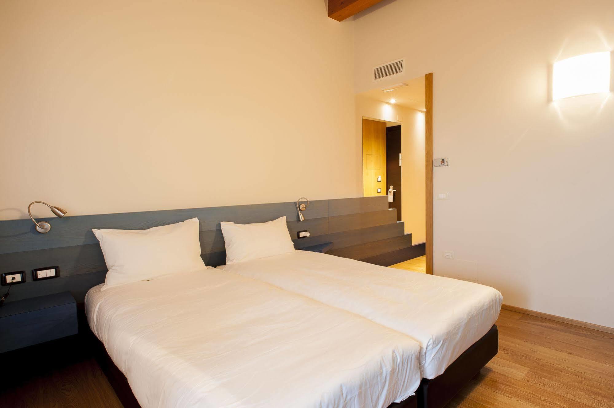 Elliot Osteria E Dormire In Collina Manzano المظهر الخارجي الصورة