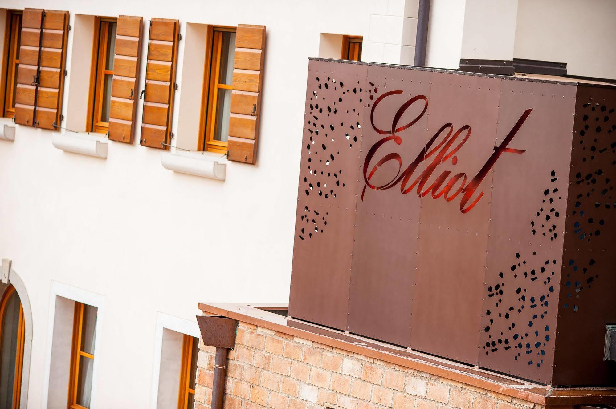 Elliot Osteria E Dormire In Collina Manzano المظهر الخارجي الصورة